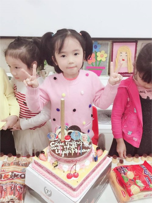 Mừng sinh nhật Uyên Phương 5 tuổi
